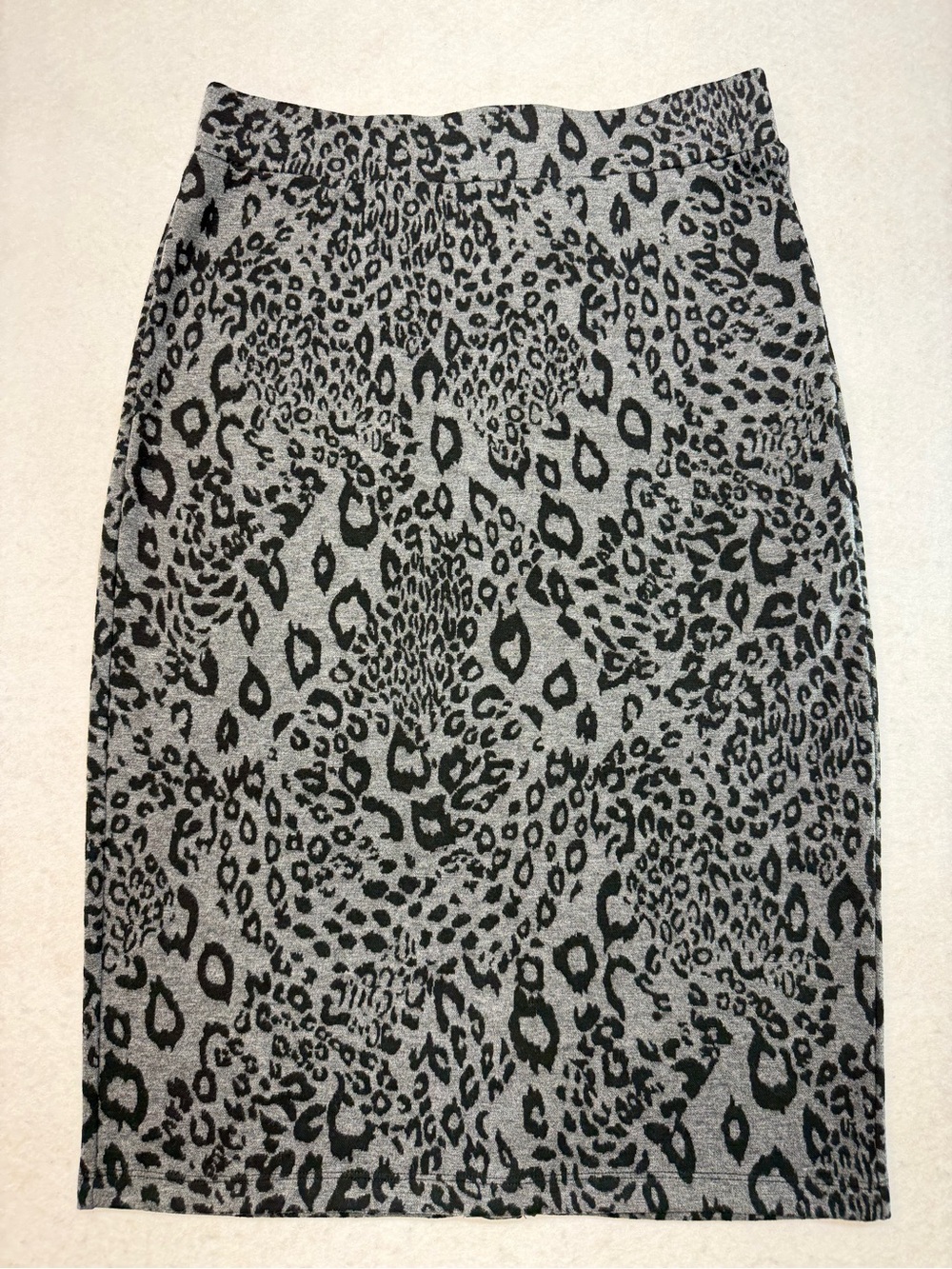 Du Jour Black and Gray Leopard Knit Pull-on Pencil Skirt